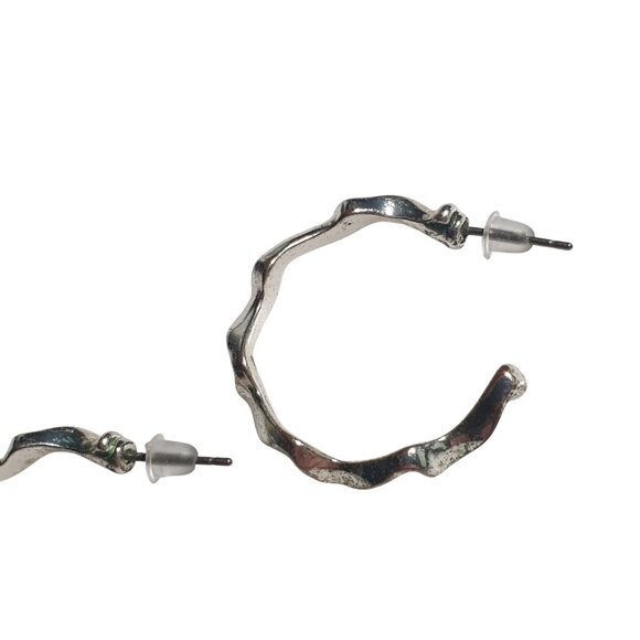 Wavy Textured Silver Tone Hoop Earrings Lightweight Fashion Gift Retro 1" Mom - Picture 3 of 4